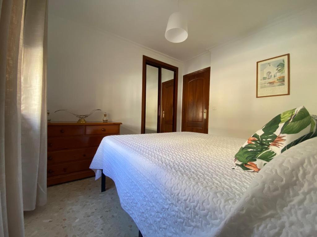 Apartamento Familiar En Barrio Reina Victoria Huelva Eksteriør bilde